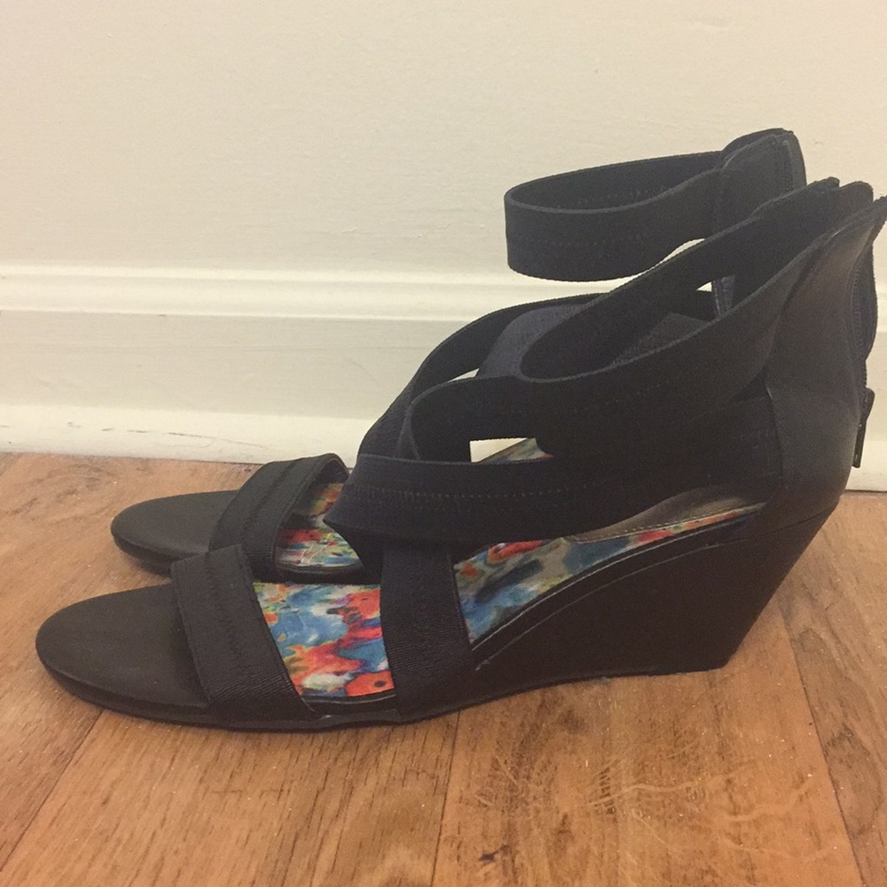 Madden Girl Black wedges - Picture 2 of 4
